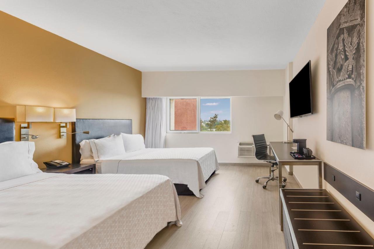 Fiesta Inn Guadalajara Expo Сапопан Экстерьер фото