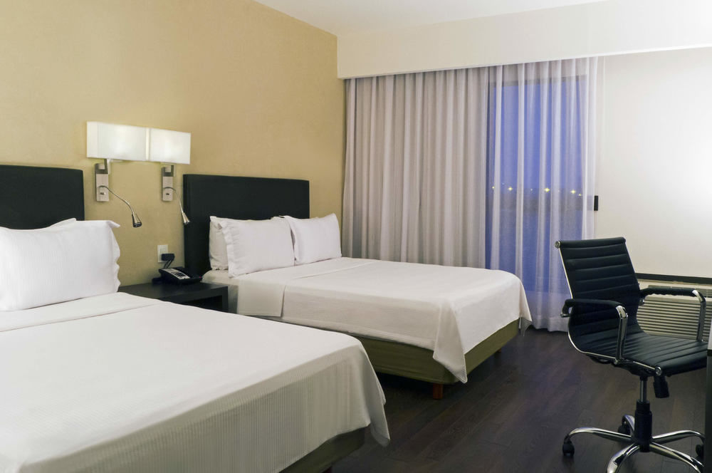 Fiesta Inn Guadalajara Expo Сапопан Экстерьер фото