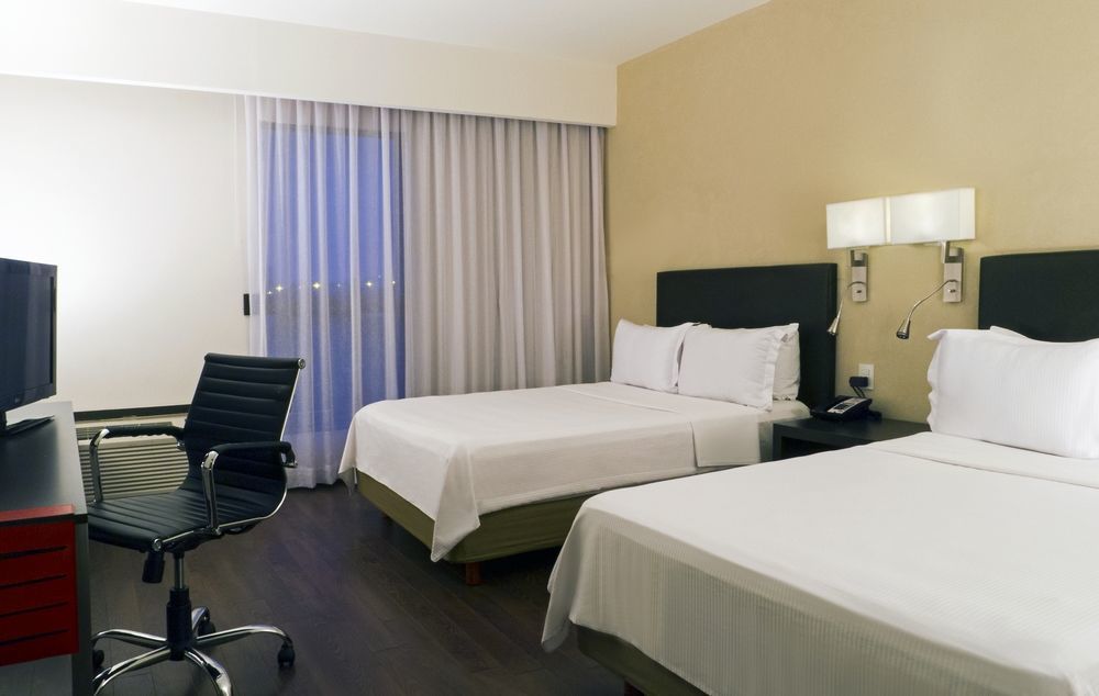 Fiesta Inn Guadalajara Expo Сапопан Экстерьер фото