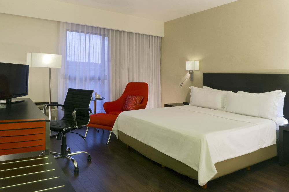 Fiesta Inn Guadalajara Expo Сапопан Экстерьер фото